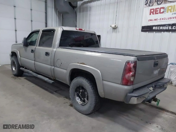 2003 Chevrolet Silverado 1500HD LT with VIN 1GCGK13U23F142493, listed as a IAAI auction lot 41354080 with 256,725 mi miles. Bid and sale history available at carsss.com. Image 3.