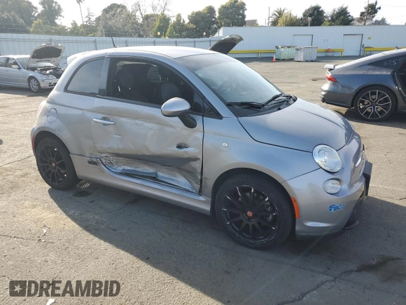 2016 FIAT 500e z VIN 3C3CFFGE9GT197803, wystawiony jako Copart lot #50646875 z przebiegiem 55 315 mil mil oraz Szkoda całkowita • Salvage title. Historia ofert i sprzedaży dostępna na DreamBid. Obrazek 4.