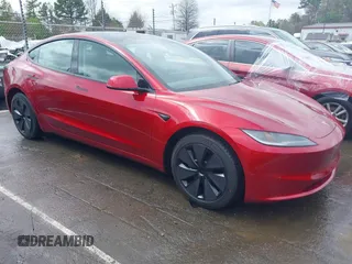 2025 Tesla Model 3 Long Range z VIN 5YJ3E1EB9SF928781, wystawiony jako IAAI lot #41870681 z przebiegiem 261 mil mil oraz . Historia ofert i sprzedaży dostępna na DreamBid. Obrazek 1.