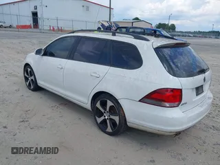 2011 Volkswagen Jetta SE with VIN 3VWPX7AJ5BM601475, listed as a IAAI auction lot 42633458 with Not provided miles and . Bid and sale history available at DreamBid. Image 3.