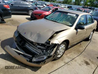 2001 Saturn LS z VIN 1G8JU52FX1Y548768, wystawiony jako Copart lot #57048664 z przebiegiem 79 495 mil mil oraz Szkody całkowita. Historia ofert i sprzedaży dostępna na DreamBid. Obrazek 1.