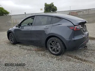 2024 Tesla Model Y z VIN 7SAYGDED4RF103411, wystawiony jako Copart lot #59982815 z przebiegiem 17 601 mil mil oraz Szkoda całkowita • Salvage title. Historia ofert i sprzedaży dostępna na DreamBid. Obrazek 2.