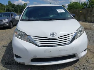 2017 Toyota Sienna LE Auto Access Seat z VIN 5TDKZ3DC5HS826355, wystawiony jako IAAI lot #42802103 z przebiegiem 310 281 mil mil oraz . Historia ofert i sprzedaży dostępna na DreamBid. Obrazek 6.