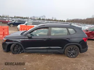 2023 Volkswagen Taos S z VIN 3VVCX7B20PM365688, wystawiony jako IAAI lot #41237975 z przebiegiem 15 401 mil mil oraz . Historia ofert i sprzedaży dostępna na DreamBid. Obrazek 14.