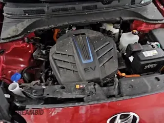 2023 Hyundai Kona SEL z VIN KM8K33AG8PU187435, wystawiony jako Copart lot #81434845 z przebiegiem 39 153 mil mil oraz Czysty tytuł • Clean title. Historia ofert i sprzedaży dostępna na DreamBid. Obrazek 15.