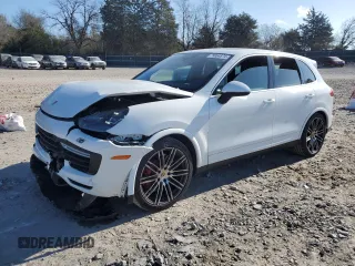 2015 Porsche Cayenne Turbo z VIN WP1AC2A23FLA82531, wystawiony jako Copart lot #79864874 z przebiegiem 74 051 mil mil oraz Szkoda całkowita • Salvage title. Historia ofert i sprzedaży dostępna na DreamBid. Obrazek 1.
