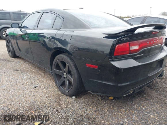 2013 Dodge Charger SXT with VIN 2C3CDXHG2DH558465, listed as a IAAI auction lot 41563714 with 151,052 mi miles. Bid and sale history available at carsss.com. Image 3.