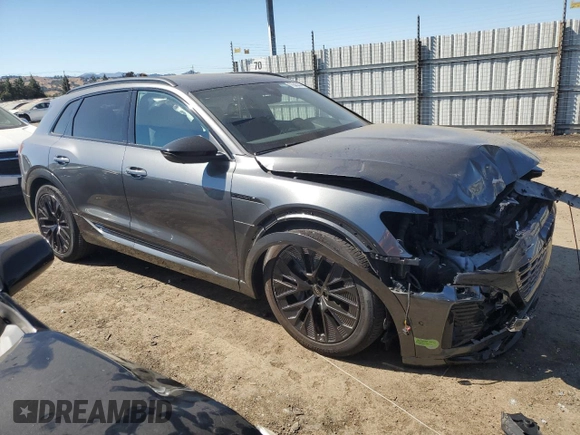 2024 Audi Q8 e-tron Prestige z VIN WA16ABGE2RB006933, wystawiony jako Copart lot #72645354 z przebiegiem 8 794 mil mil oraz Szkoda całkowita • Salvage title. Historia ofert i sprzedaży dostępna na DreamBid. Obrazek 4.