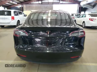 2018 Tesla Model 3 Long Range Battery z VIN 5YJ3E1EB4JF144295, wystawiony jako Copart lot #58754715 z przebiegiem 63 569 mil mil oraz Tytuł czysty. Historia ofert i sprzedaży dostępna na DreamBid. Obrazek 6.