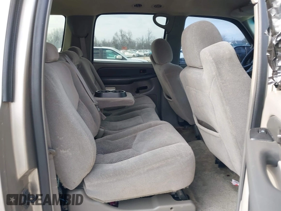 2003 Chevrolet Suburban Z71 with VIN 3GNFK16Z33G170733, listed as a IAAI auction lot 41741020 with 204,544 mi miles. Bid and sale history available at carsss.com. Image 8.