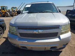 2007 Chevrolet Suburban LT with VIN 1GNFC16J87J230680, listed as a IAAI auction lot 42111804 with 1 mi miles. Bid and sale history available at carsss.com. Image 6.
