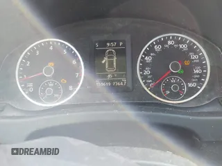 2015 Volkswagen Tiguan SE z VIN WVGAV7AX2FW593453, wystawiony jako IAAI lot #41658359 z przebiegiem 159 619 mil mil oraz . Historia ofert i sprzedaży dostępna na DreamBid. Obrazek 7.