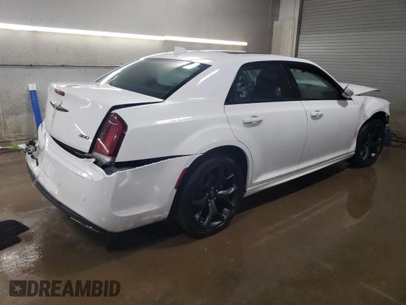 2022 Chrysler 300 Touring L with VIN 2C3CCADG2NH232866, listed as a Copart auction lot 44441475 with 39,564 mi miles and Non Repairable. Bid and sale history available at carsss.com. Image 3.