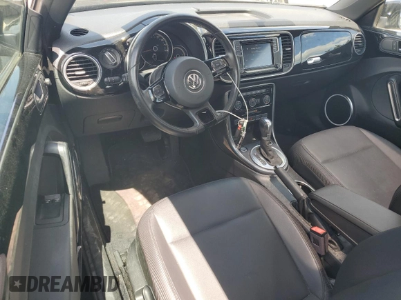 2019 Volkswagen Beetle SE with VIN 3VWJD7ATXKM713415, listed as a Copart auction lot 60673525 with 22,366 mi miles and Salvage title. Bid and sale history available at DreamBid. Image 8.