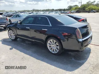 2011 Chrysler 300 C z VIN 2C3CA6CT1BH514624, wystawiony jako Copart lot #54849915 z przebiegiem 103 879 mil mil oraz Szkoda całkowita • Salvage title. Historia ofert i sprzedaży dostępna na DreamBid. Obrazek 2.