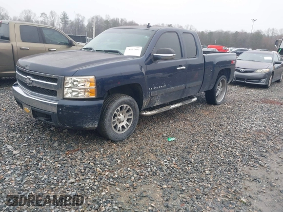 2007 Chevrolet Silverado 1500 LT w/1LT with VIN 2GCEC19C971650265, listed as a IAAI auction lot 41572601 with 240,251 mi miles. Bid and sale history available at carsss.com. Image 2.