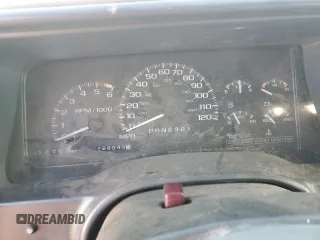2000 GMC Denali z VIN 1GKEK13R5YR162198, wystawiony jako Copart lot #80325964 z przebiegiem 228 043 mil mil oraz Szkody całkowita. Historia ofert i sprzedaży dostępna na DreamBid. Obrazek 9.