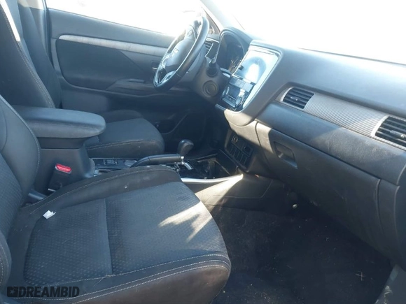 2017 Mitsubishi Outlander SE with VIN JA4AD3A33HZ001406, listed as a IAAI auction lot 41873042 with 138,254 mi miles. Bid and sale history available at carsss.com. Image 5.