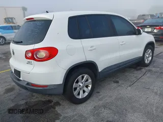 2010 Volkswagen Tiguan SEL with VIN WVGBV7AX6AW521541, listed as a IAAI auction lot 41936952 with 124,499 mi miles and . Bid and sale history available at DreamBid. Image 4.