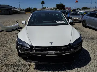 2025 Tesla Model 3 Long Range z VIN 5YJ3E1EA8SF903460, wystawiony jako Copart lot #57116545 z przebiegiem 5 147 mil mil oraz Szkoda całkowita • Salvage title. Historia ofert i sprzedaży dostępna na DreamBid. Obrazek 5.