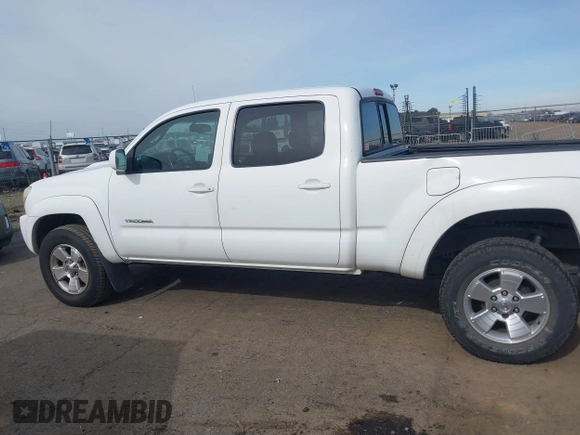 2005 Toyota Tacoma PreRunner with VIN 5TEKU72N55Z069188, listed as a IAAI auction lot 41561796 with 233,474 mi miles. Bid and sale history available at carsss.com. Image 14.