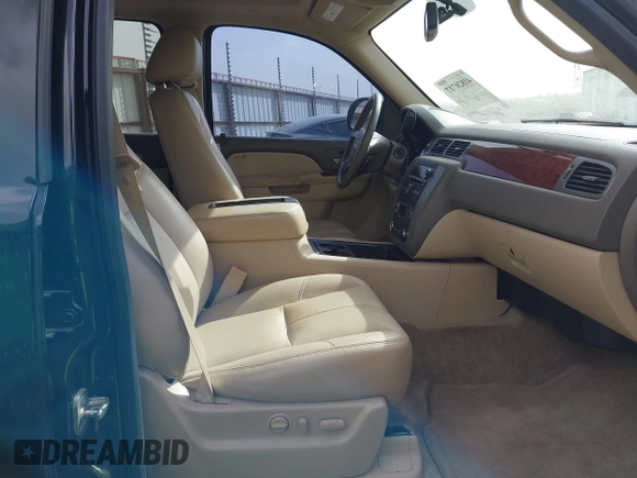 2012 GMC Yukon SLT with VIN 1GKS1CE01CR221109, listed as a IAAI auction lot 41820717 with 201,893 mi miles. Bid and sale history available at carsss.com. Image 5.