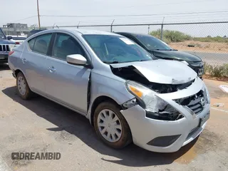 2016 Nissan Versa S z VIN 3N1CN7AP6GL864604, wystawiony jako IAAI lot #42278618 z przebiegiem 133 248 mil mil oraz . Historia ofert i sprzedaży dostępna na DreamBid. Obrazek 1.