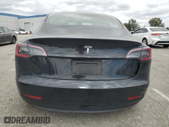 2023 Tesla Model 3 z VIN 5YJ3E1EA7PF600239, wystawiony jako Copart lot #56557705 z przebiegiem 18 851 mil mil oraz Szkoda całkowita • Salvage title. Historia ofert i sprzedaży dostępna na DreamBid. Obrazek 6.