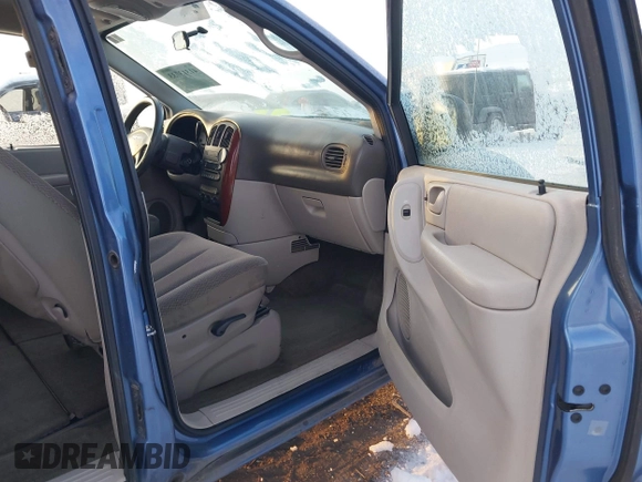 2007 Chrysler Town & Country LWB LX with VIN 2A4GP44R27R284770, listed as a IAAI auction lot 41313733 with 178,903 mi miles. Bid and sale history available at carsss.com. Image 5.