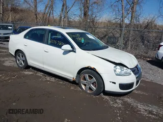 2008 Volkswagen Jetta SE with VIN 3VWRZ71KX8M077504, listed as a IAAI auction lot 40757804 with 186,566 mi miles and . Bid and sale history available at DreamBid. Image 1.