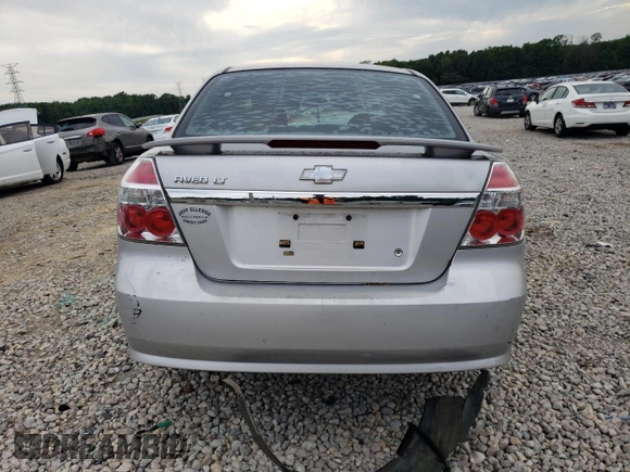 2008 Chevrolet Aveo LT z VIN KL1TG56608B121913, wystawiony jako Copart lot #59699274 z przebiegiem 190 670 mil mil oraz Czysty tytuł • Clean title. Historia ofert i sprzedaży dostępna na DreamBid. Obrazek 6.