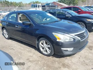 2014 Nissan Altima 2.5 S with VIN 1N4AL3AP4EC127936, listed as a IAAI auction lot 42031585 with 230,630 mi miles. Bid and sale history available at carsss.com. Image 1.