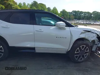 2024 Chevrolet Blazer RS z VIN 3GNKBKRSXRS143036, wystawiony jako IAAI lot #42117715 z przebiegiem 16 093 mil mil oraz . Historia ofert i sprzedaży dostępna na DreamBid. Obrazek 17.