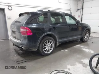 2008 Porsche Cayenne S z VIN WP1AB29P88LA36991, wystawiony jako IAAI lot #42019431 z przebiegiem 149 579 mil mil oraz . Historia ofert i sprzedaży dostępna na DreamBid. Obrazek 4.