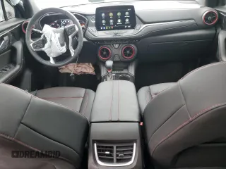 2024 Chevrolet Blazer RS z VIN 3GNKBKRS1RS189113, wystawiony jako Copart lot #86124214 z przebiegiem 8 645 mil mil oraz Czysty tytuł • Clean title. Historia ofert i sprzedaży dostępna na DreamBid. Obrazek 8.