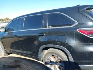 2015 Toyota Highlander LE with VIN 5TDBKRFH0FS210916, listed as a IAAI auction lot 41695145 with 123,236 mi miles. Bid and sale history available at carsss.com. Image 14.