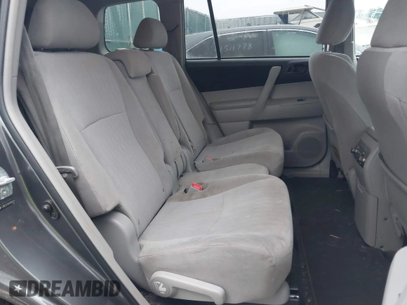 2011 Toyota Highlander z VIN 5TDBK3EHXBS080409, wystawiony jako IAAI lot #41509905 z przebiegiem 201 620 mil mil oraz . Historia ofert i sprzedaży dostępna na DreamBid. Obrazek 8.