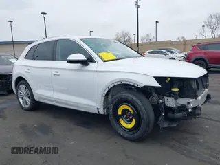 2018 Audi Q5 Premium Plus with VIN WA1BNAFY9J2205989, listed as a IAAI auction lot 41838062 with 60,777 mi miles. Bid and sale history available at carsss.com. Image 13.