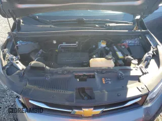 2020 Chevrolet Trax LT z VIN 3GNCJLSB7LL321218, wystawiony jako Copart lot #79774344 z przebiegiem Nie podano mil oraz Szkody całkowita. Historia ofert i sprzedaży dostępna na DreamBid. Obrazek 12.