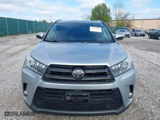 2018 Toyota Highlander SE with VIN 5TDJZRFHXJS800427, listed as a IAAI auction lot 41902639 with 88,140 mi miles. Bid and sale history available at carsss.com. Image 12.