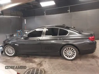 2011 BMW 5 Series 535i xDrive z VIN WBAFU7C50BC779011, wystawiony jako IAAI lot #42461512 z przebiegiem 136 980 mil mil oraz . Historia ofert i sprzedaży dostępna na DreamBid. Obrazek 15.