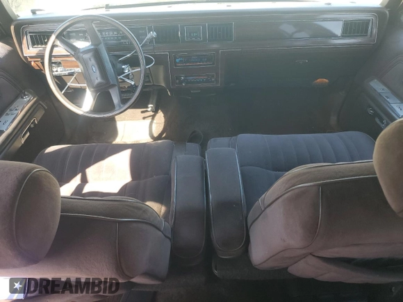 1987 Ford Crown Victoria z VIN 2FABP74F5HX169963, wystawiony jako Copart lot #75491944 z przebiegiem 89 729 mil mil oraz Szkody całkowita. Historia ofert i sprzedaży dostępna na DreamBid. Obrazek 8.