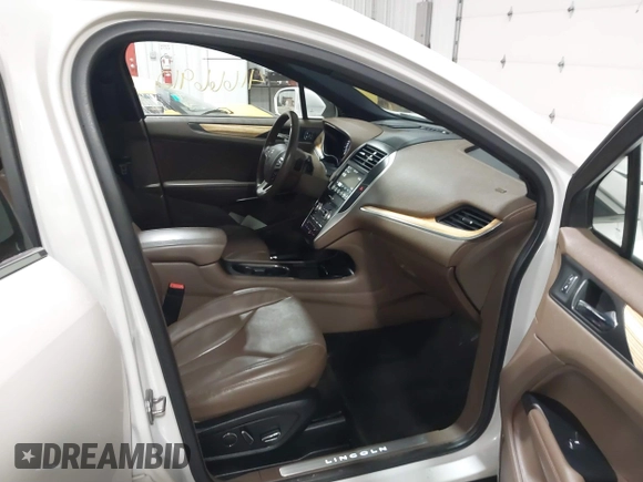 2016 Lincoln MKC Reserve with VIN 5LMTJ3DH2GUJ24052, listed as a IAAI auction lot 41666912 with 62,818 mi miles and . Bid and sale history available at DreamBid. Image 5.