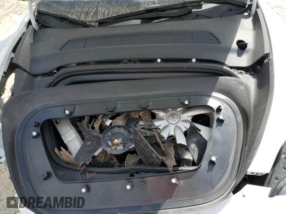 2024 Tesla Model Y Long Range with VIN 7SAYGDEE2RA335818, listed as a Copart auction lot 48821475 with 4,415 mi miles and Salvage Title. Bid and sale history available at DreamBid. Image 13.