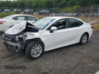 2025 Toyota Camry LE z VIN 4T1DAACK2SU522895, wystawiony jako Copart lot #58309155 z przebiegiem Nie podano mil oraz Nie do naprawy • Non repairable. Historia ofert i sprzedaży dostępna na DreamBid. Obrazek 1.