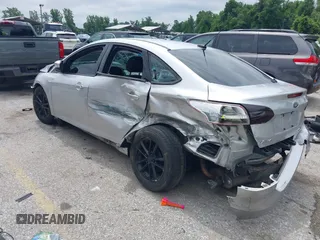 2016 Ford Focus SE z VIN 1FADP3F22GL373756, wystawiony jako IAAI lot #42369795 z przebiegiem 99 646 mil mil oraz . Historia ofert i sprzedaży dostępna na DreamBid. Obrazek 3.