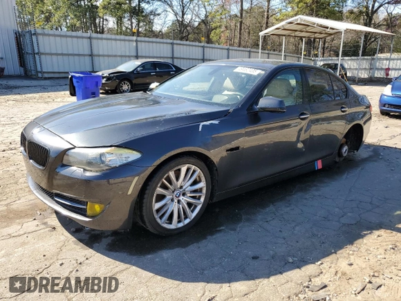 2011 BMW 5 Series 550i z VIN WBAFR9C59BC270466, wystawiony jako Copart lot #49462435 z przebiegiem 160 825 mil mil oraz Szkoda całkowita • Salvage title. Historia ofert i sprzedaży dostępna na DreamBid. Obrazek 1.