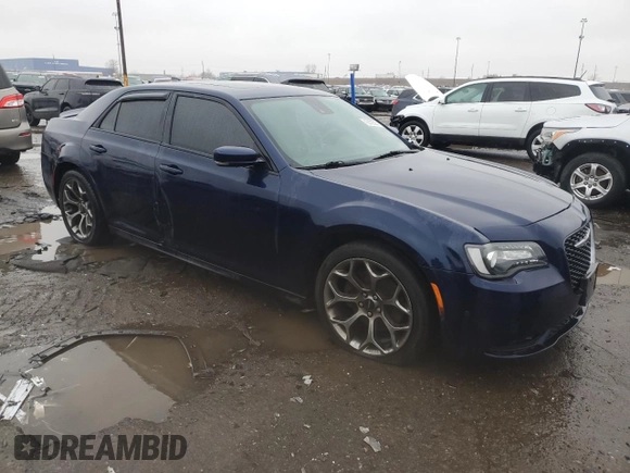 2015 Chrysler 300 S z VIN 2C3CCABT1FH842808, wystawiony jako Copart lot #43332535 z przebiegiem 132 167 mil mil oraz Czysty tytuł • Clean title. Historia ofert i sprzedaży dostępna na DreamBid. Obrazek 4.