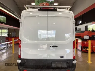 2019 Ford Transit z VIN 1FTYR2CM1KKA32062, wystawiony jako IAAI lot #42596475 z przebiegiem 151 369 mil mil oraz . Historia ofert i sprzedaży dostępna na DreamBid. Obrazek 4.
