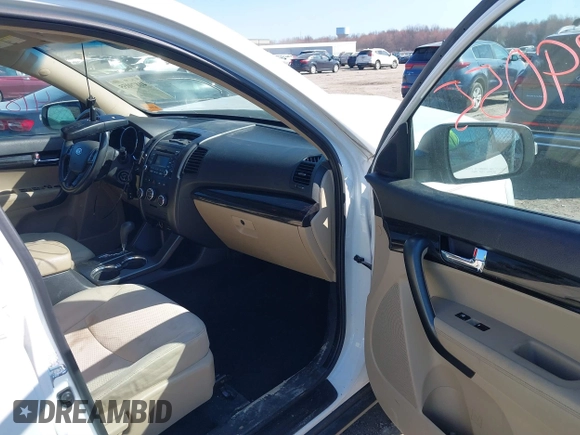 2011 Kia Sorento LX with VIN 5XYKT3A19BG101768, listed as a IAAI auction lot 41879055 with 147,902 mi miles. Bid and sale history available at carsss.com. Image 3.